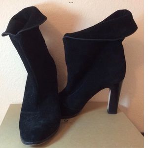 Michael Kors MK Italy Black Suede Block Heels Pull On Ankle Boots Size